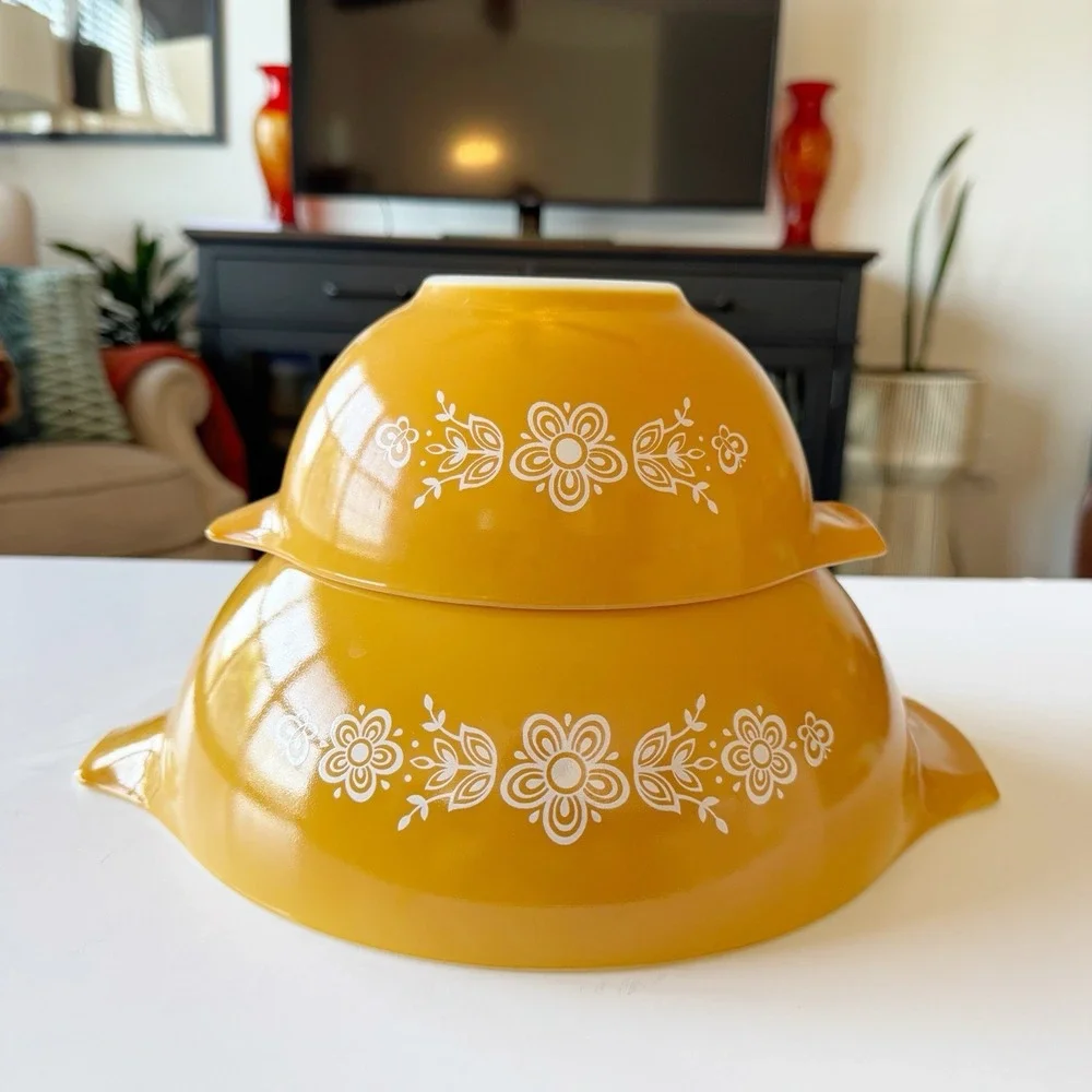Lot of 2 Pyrex Butterfly Gold Cinderella Nesting Bowls 444 4 Qt 442 1.5 Qt MCM